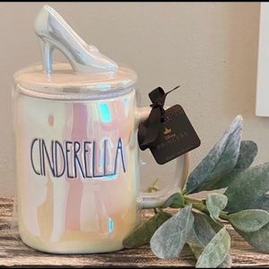 Rae Dunn Brand New Iridescent Cinderella Glass shoe top
Slipper. 👠👠